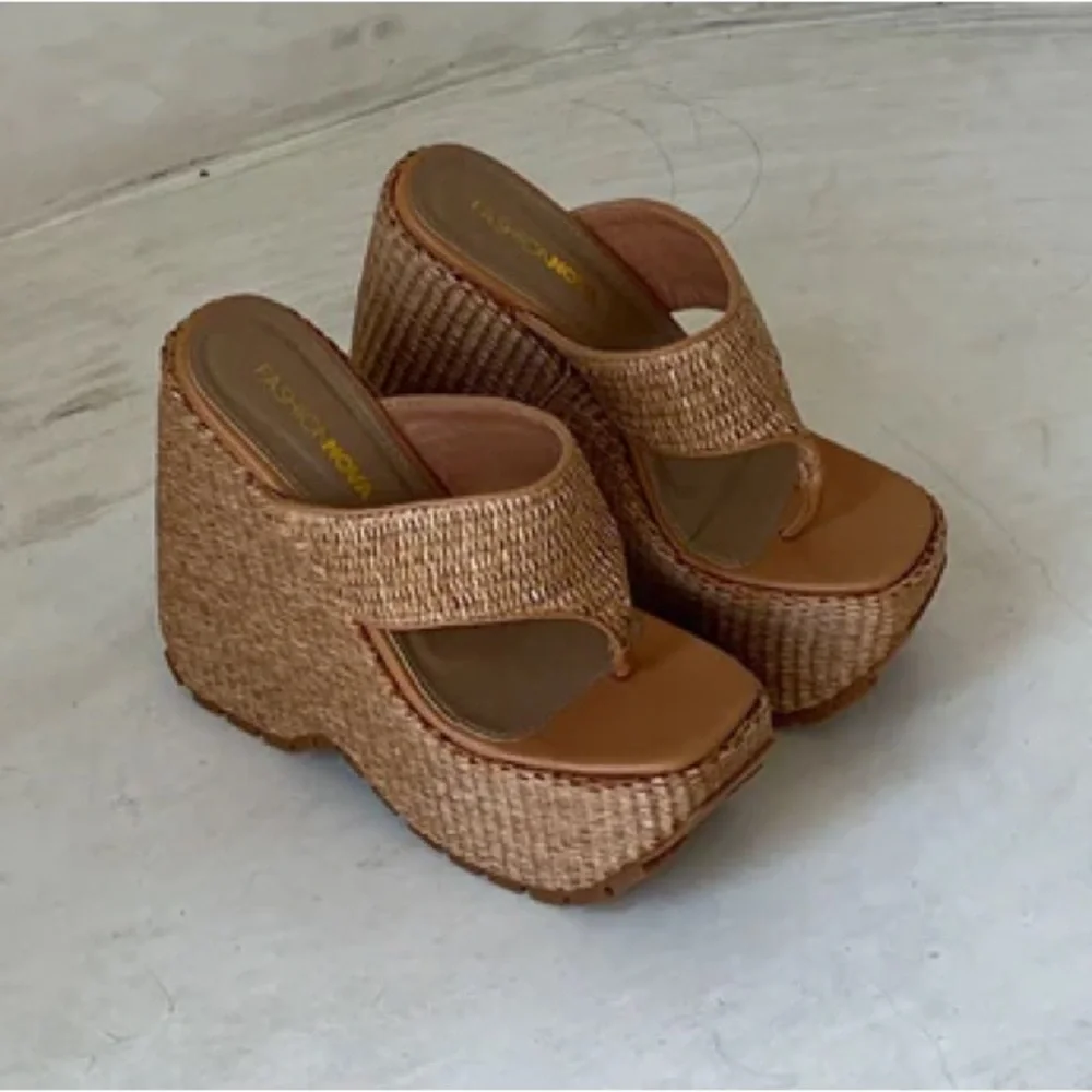 Fashion Nova Tan Woven Platform Wedge Sandals - Picture 3 of 7